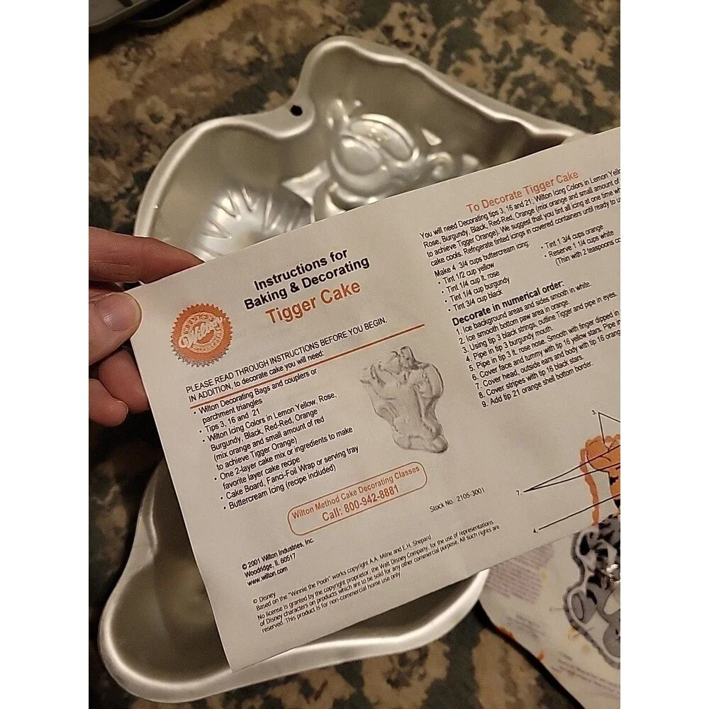 2 Wilton Tigger & Winnie The Pooh Cake Pans Disney Full Size 2105-3001 505-401